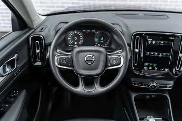 Volvo XC40 (2021) thumbnail 3