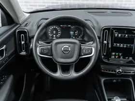 Volvo XC40 thumbnail 3