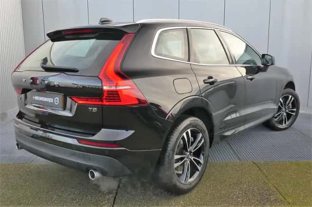 Volvo XC60 (2018) thumbnail 3