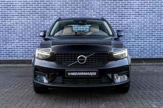 Volvo XC40 (2023) thumbnail 2