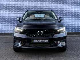 Volvo XC40 thumbnail 2