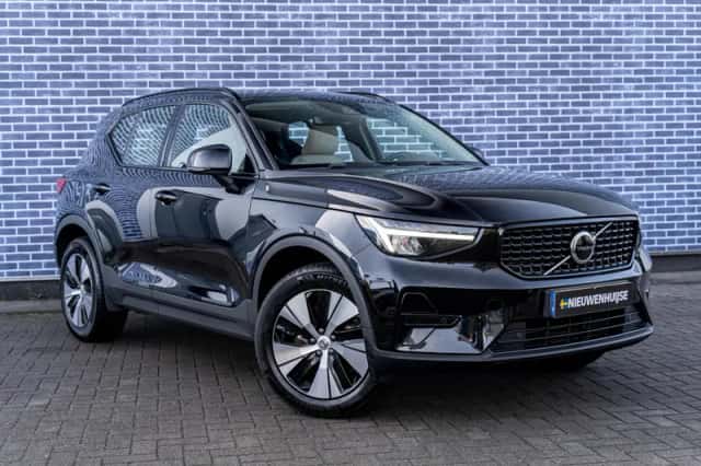 Volvo XC40 (2023) thumbnail 3