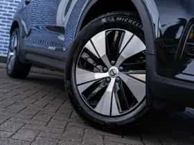 Volvo XC40 thumbnail 4