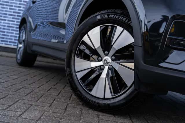 Volvo XC40 (2023) thumbnail 5