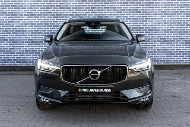 Volvo XC60 (2018) thumbnail 2