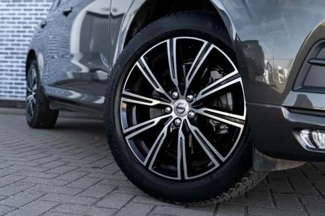 Volvo XC60 (2018) thumbnail 4