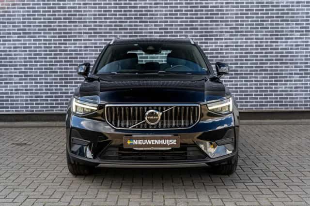 Volvo XC40 (2022) thumbnail 2