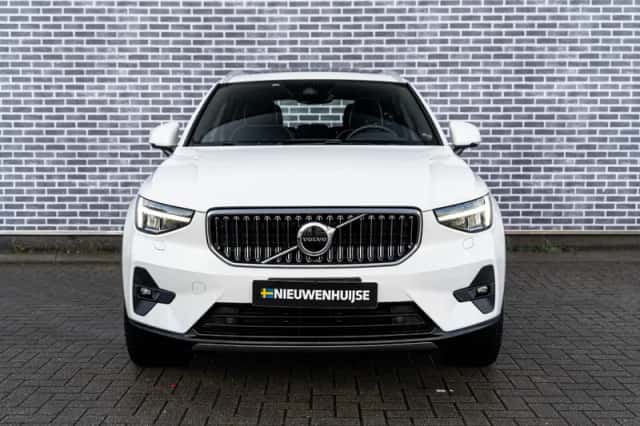 Volvo XC40 (2022) thumbnail 2