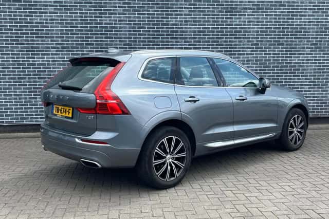 Volvo XC60 (2018) thumbnail 2