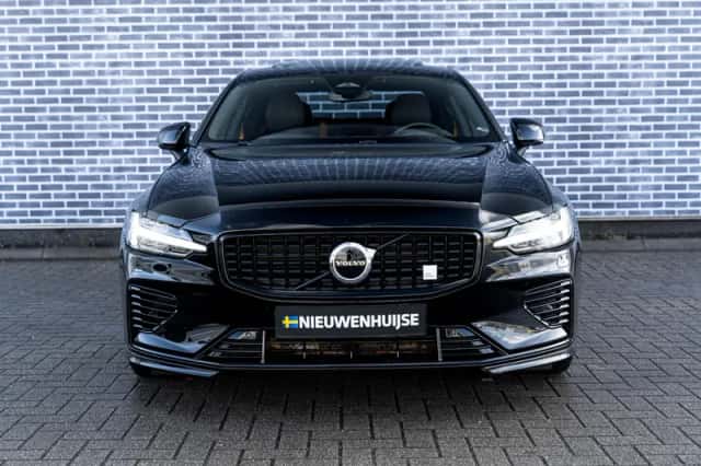 Volvo S60 (2023) thumbnail 2