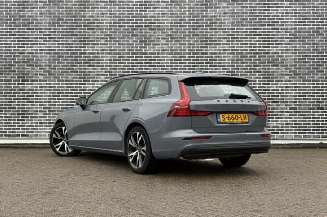 Volvo V60 (2023) thumbnail 3