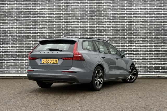 Volvo V60 (2023) thumbnail 4