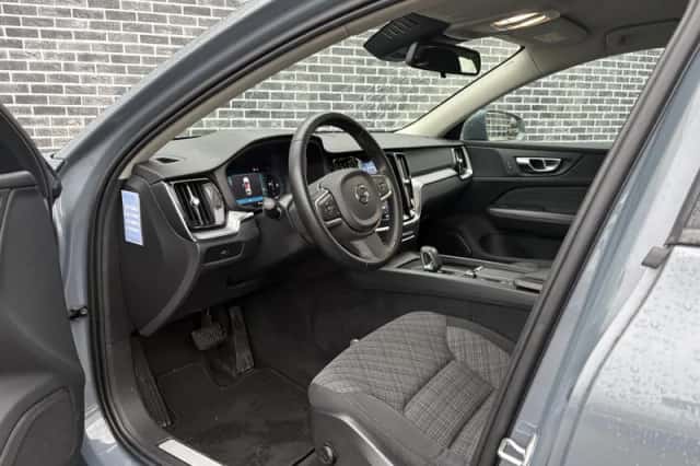 Volvo V60 (2023) thumbnail 6