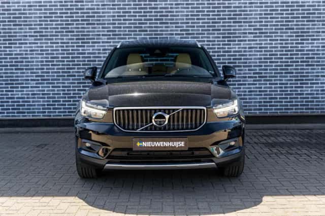Volvo XC40 (2021) thumbnail 2