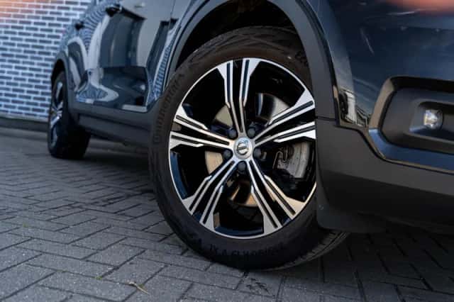Volvo XC40 (2021) thumbnail 4
