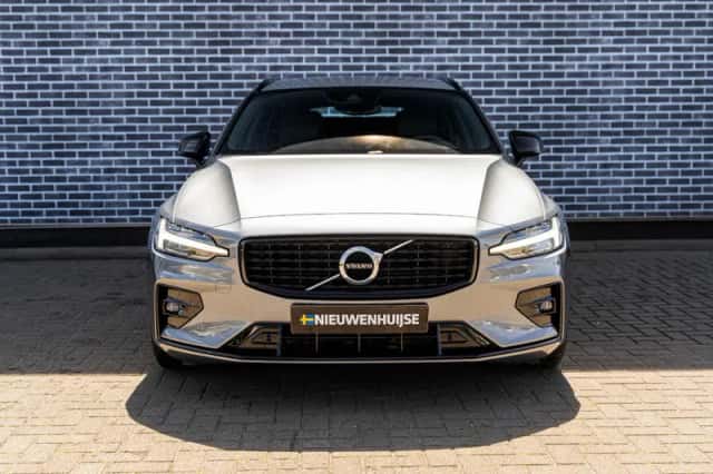 Volvo V60 (2021) thumbnail 2