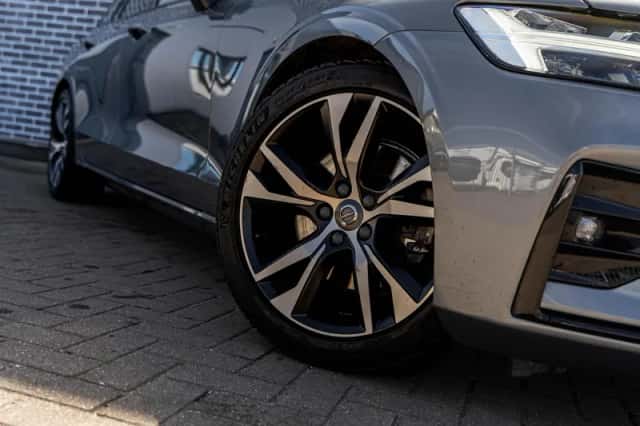 Volvo V60 (2021) thumbnail 4
