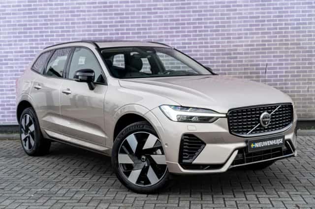 Volvo XC60 (2024) thumbnail 3