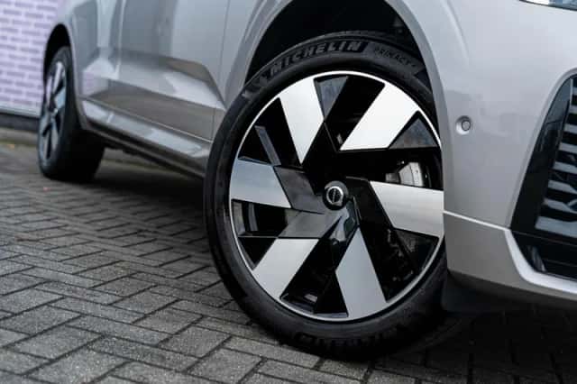 Volvo XC60 (2024) thumbnail 4