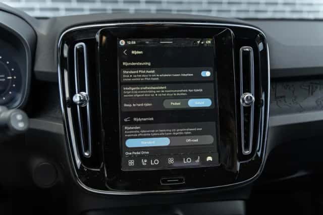 Volvo EX40 (2026) thumbnail 5