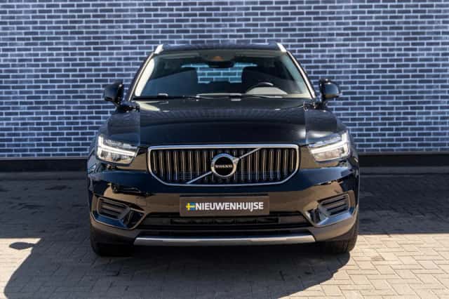 Volvo XC40 (2021) thumbnail 2