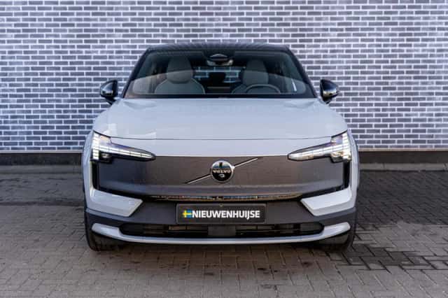 Volvo EX30 (2025) thumbnail 2