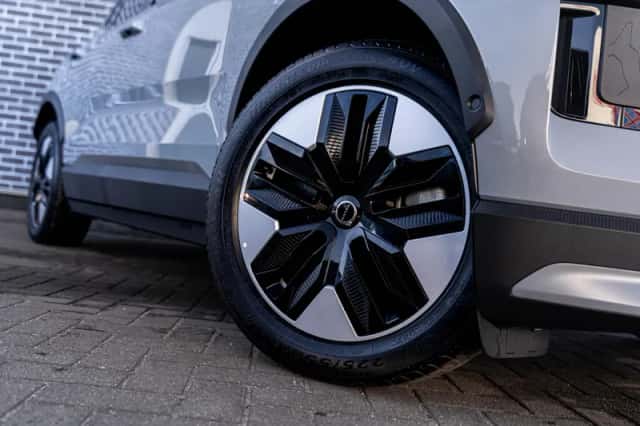 Volvo EX30 (2025) thumbnail 5