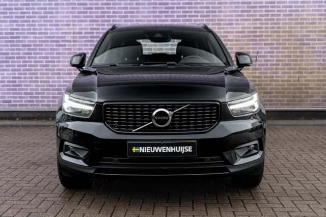 Volvo XC40 (2021) thumbnail 2