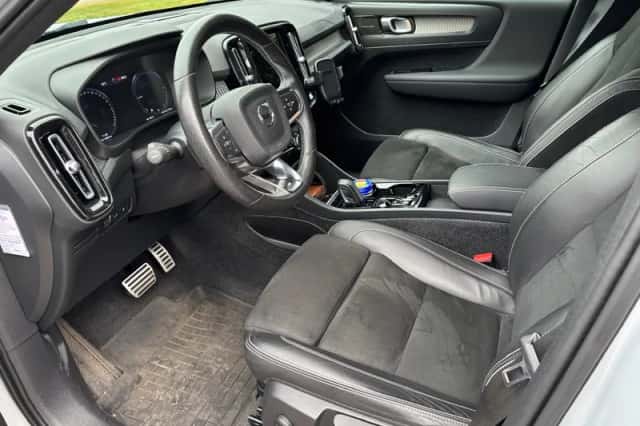 Volvo XC40 (2021) thumbnail 4