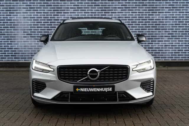 Volvo V60 (2021) thumbnail 2