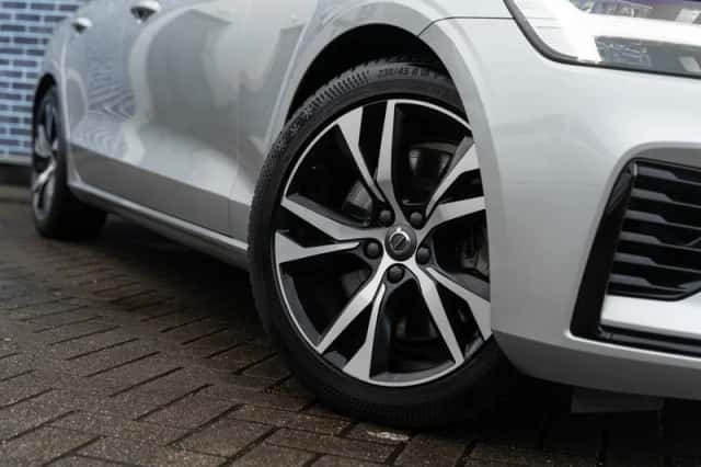 Volvo V60 (2021) thumbnail 4
