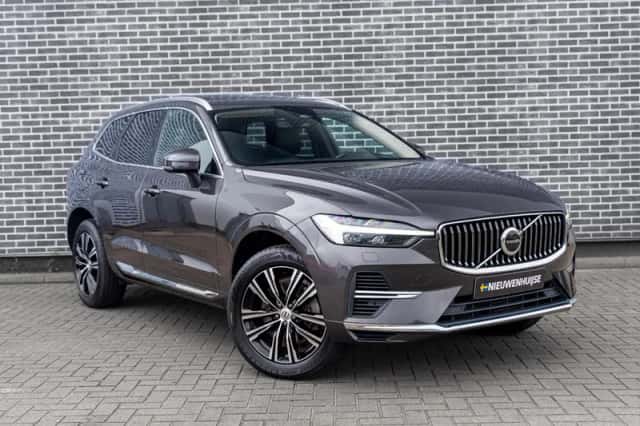 Volvo XC60 (2022) thumbnail 3