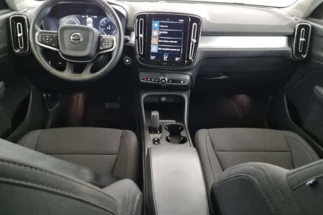 Volvo XC40 (2020) thumbnail 3