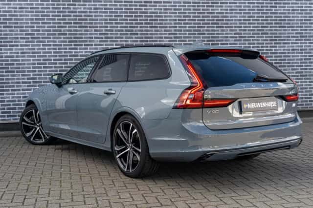 Volvo V90 (2022) thumbnail 2