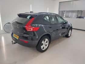 Volvo XC40 thumbnail 2