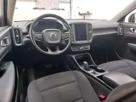 Volvo XC40 thumbnail 3