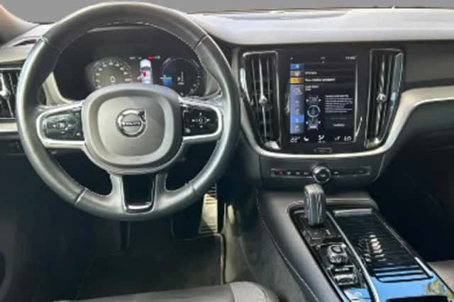 Volvo V60 (2021) thumbnail 3