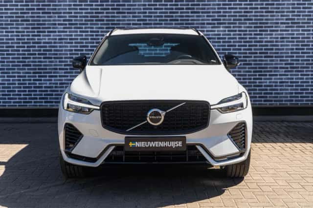 Volvo XC60 (2023) thumbnail 2