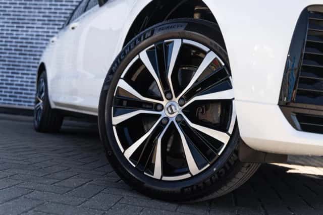 Volvo XC60 (2023) thumbnail 5