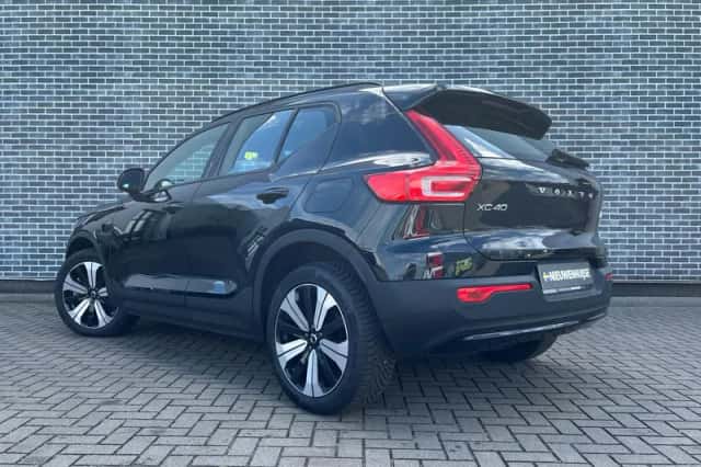 Volvo XC40 (2023) thumbnail 2