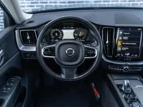 Volvo XC60 (2018) thumbnail 27