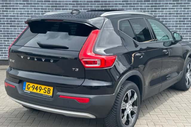 Volvo XC40 (2019) thumbnail 2