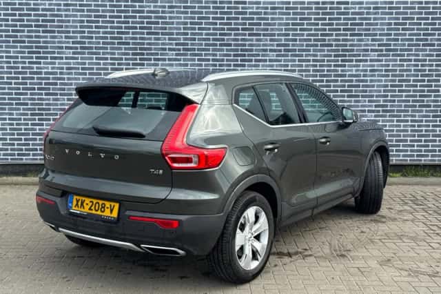 Volvo XC40 (2019) thumbnail 2