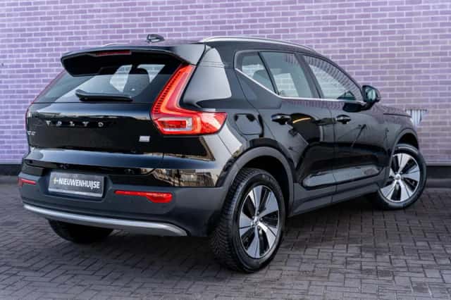 Volvo XC40 (2022) thumbnail 3