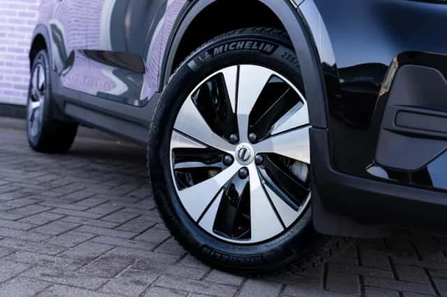 Volvo XC40 (2022) thumbnail 4