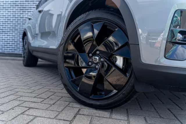 Volvo EX40 (2026) thumbnail 4