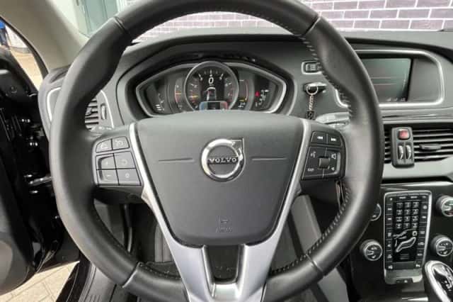 Volvo V40 (2018) thumbnail 2