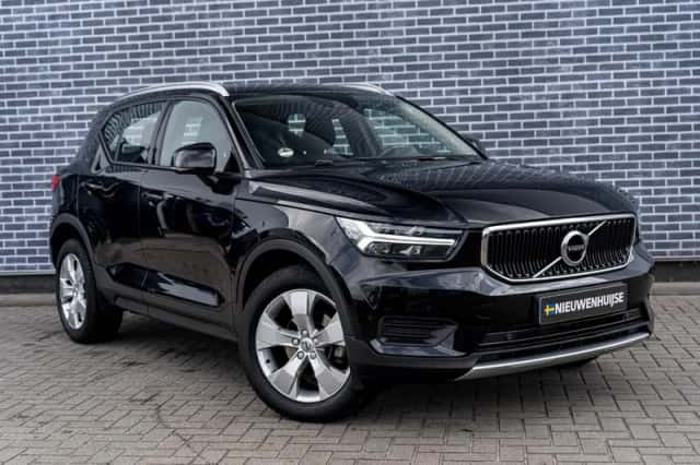 Volvo XC40 (2022) thumbnail 3