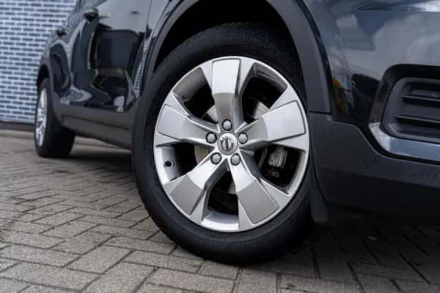 Volvo XC40 (2022) thumbnail 4