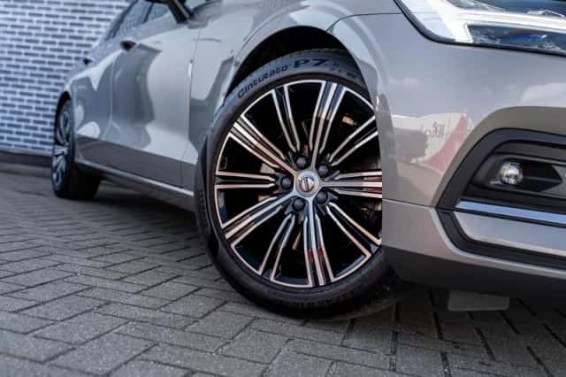 Volvo V60 (2019) thumbnail 4